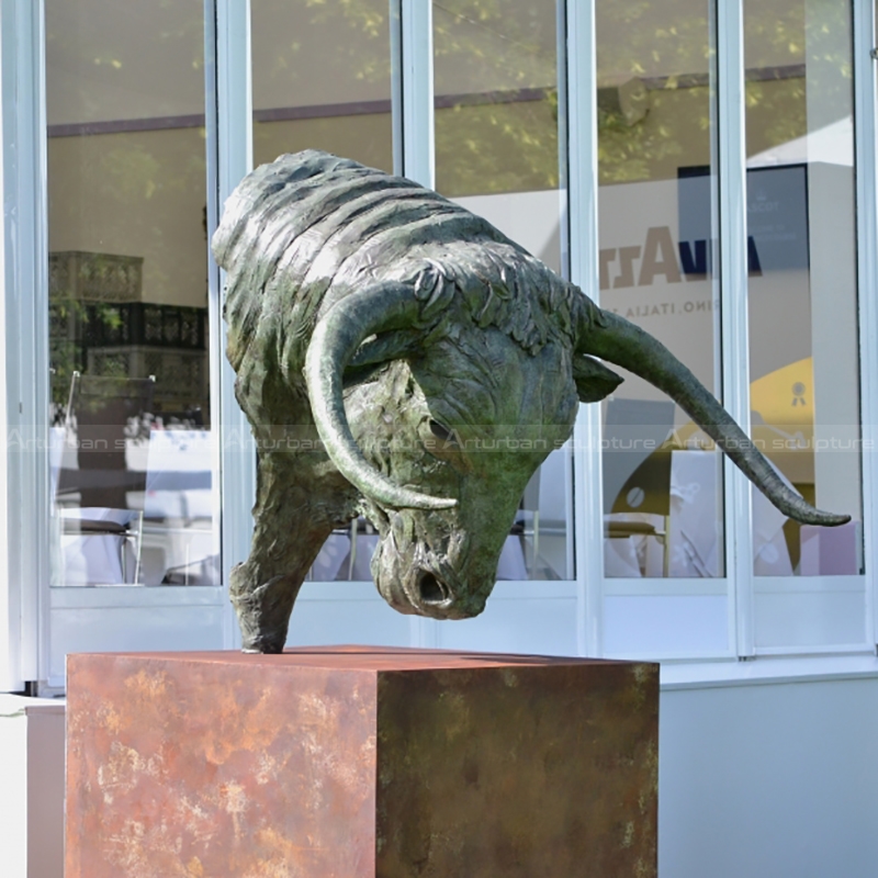 Stierkopfstatue