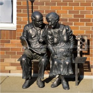 escultura de pareja anciana