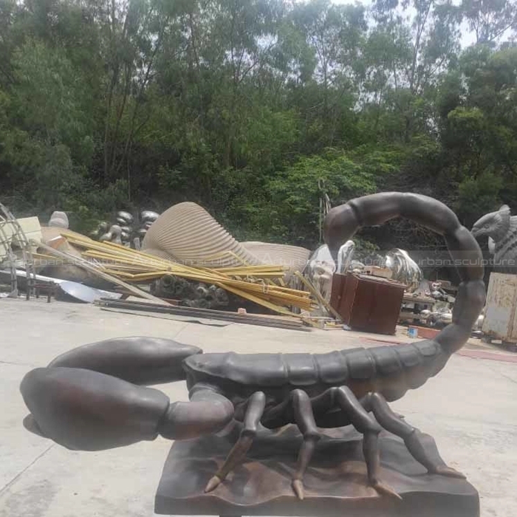 escultura de escorpião