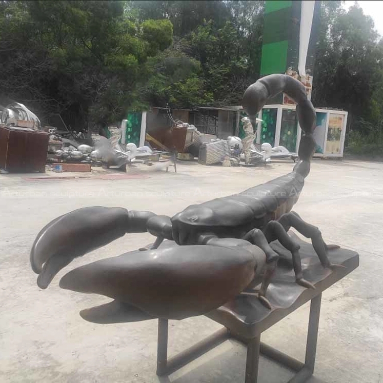 escultura de escorpião