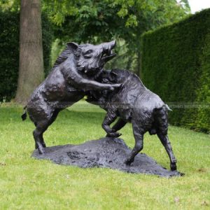 statue de sanglier pour jardin