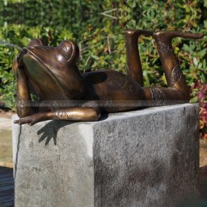 fuente de rana de bronce