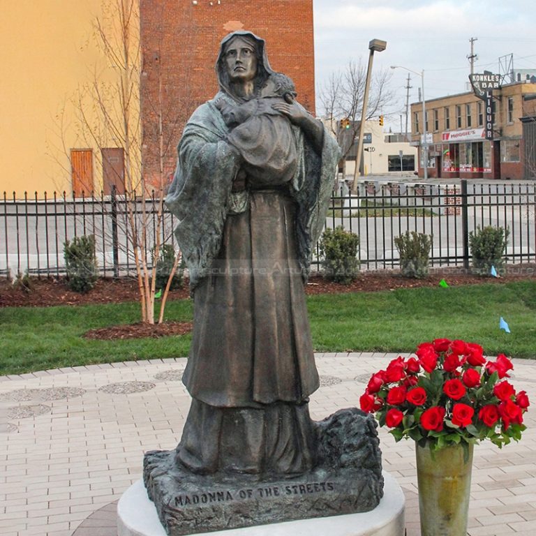 Madonna der Straßen-Statue