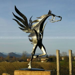 sculture di cavallo astratte