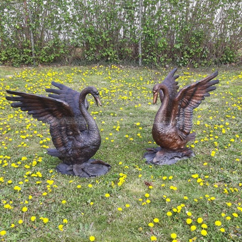 estátuas de cisne de bronze