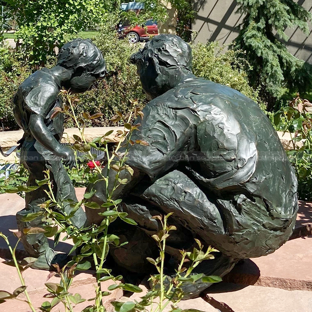 Vater-Kind-Skulptur