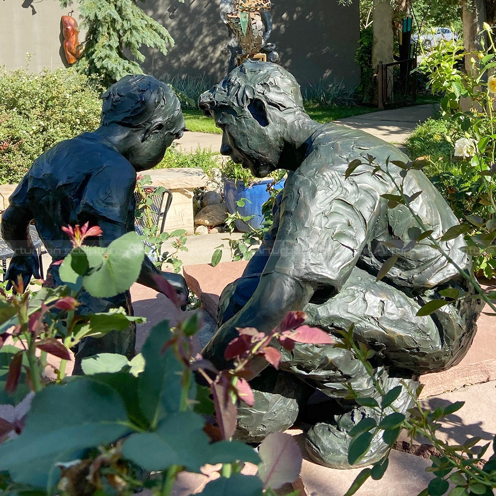 Vater-Kind-Skulptur