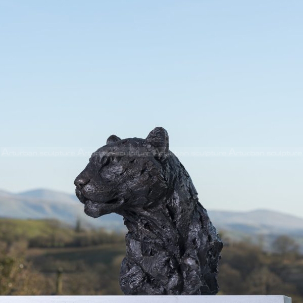 figurino de cabeça de leopardo