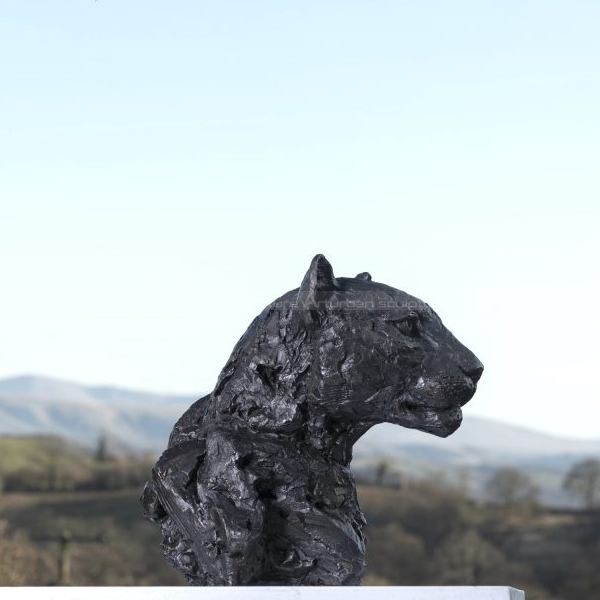 figurino de cabeça de leopardo