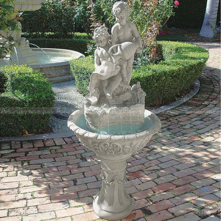 fonte de água menino e menina