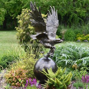 escultura de águila en venta