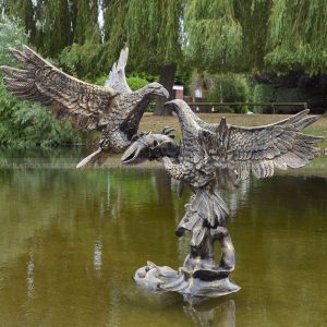 Sculpture d'aigle en métal pour extérieur