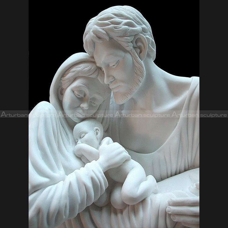 statua della sacra famiglia bianca