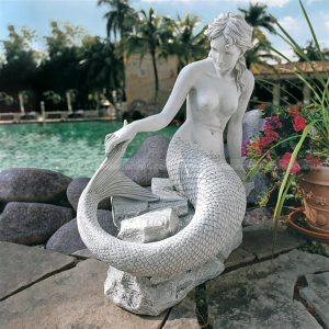 grandes estátuas de sereia ao ar livre