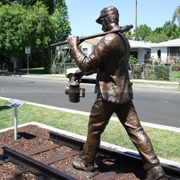 estatua del caminante de la pista