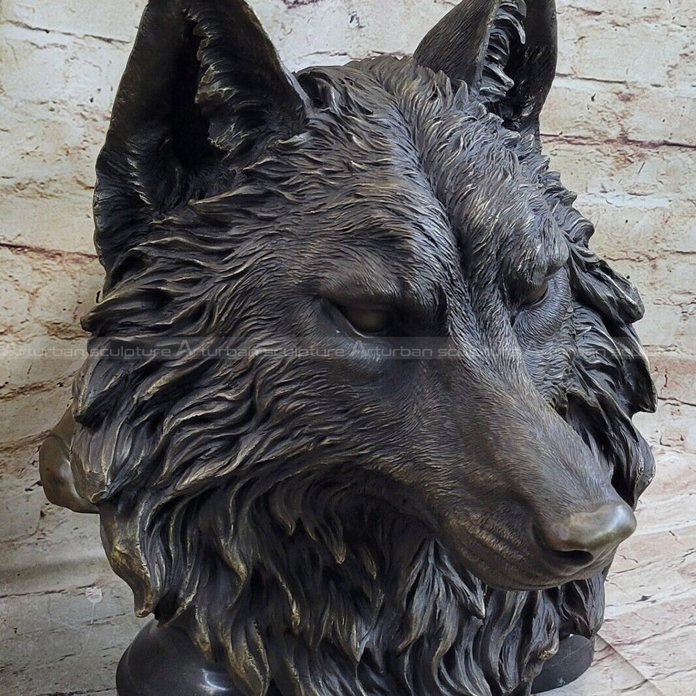 scultura testa di lupo