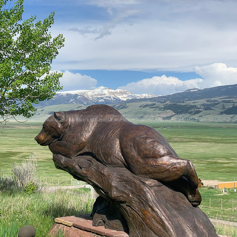 statue d'ours de pelouse