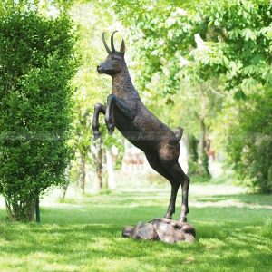 statue d'antilope grandeur nature