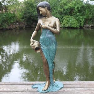 Brunnen mit wasserschüttender Frau