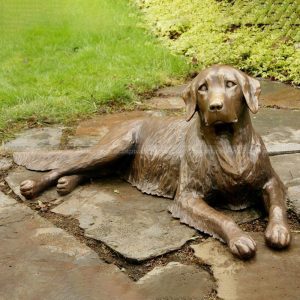 statue de golden retriever pour jardin