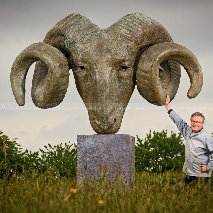 escultura de cabeça de ovelha