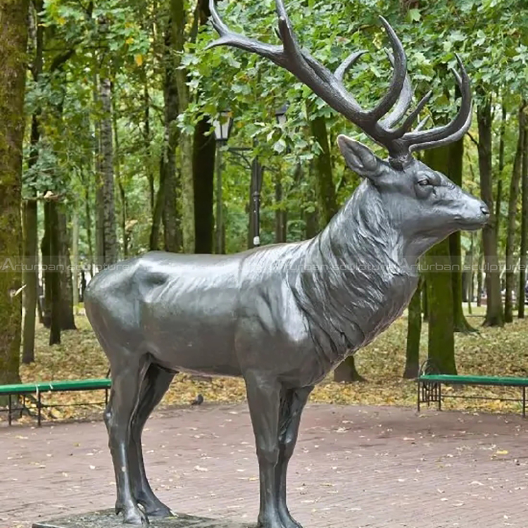 gran ciervo de bronce para jardín