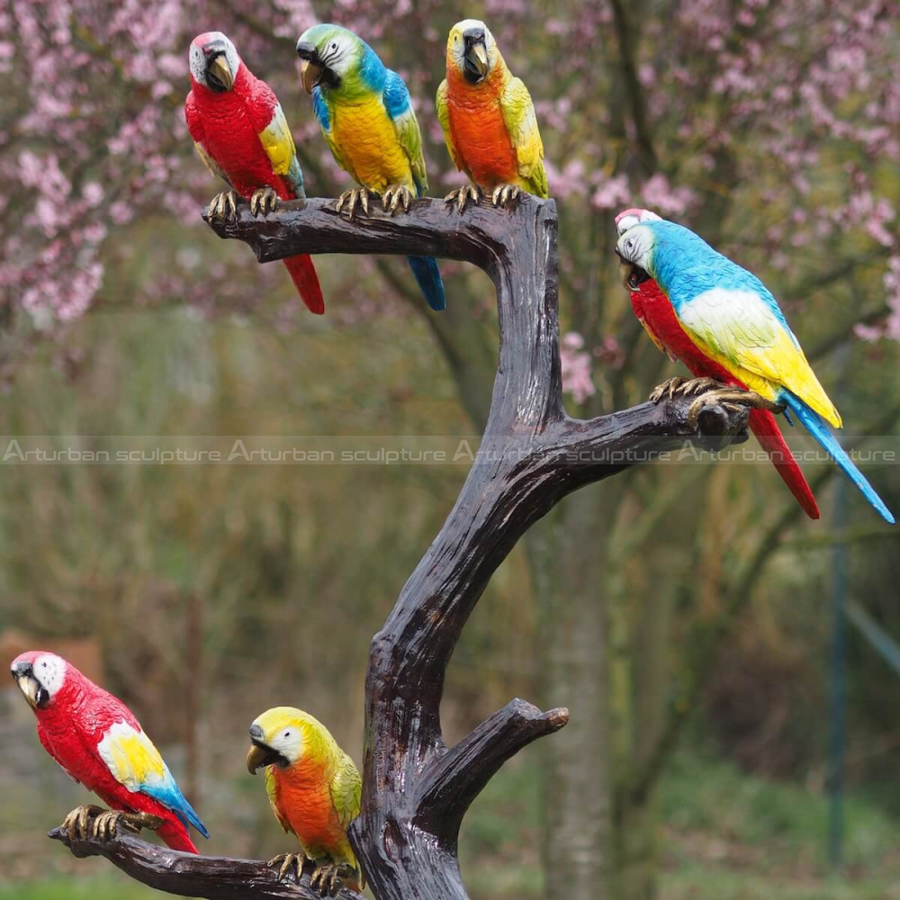 escultura de loro de bronce