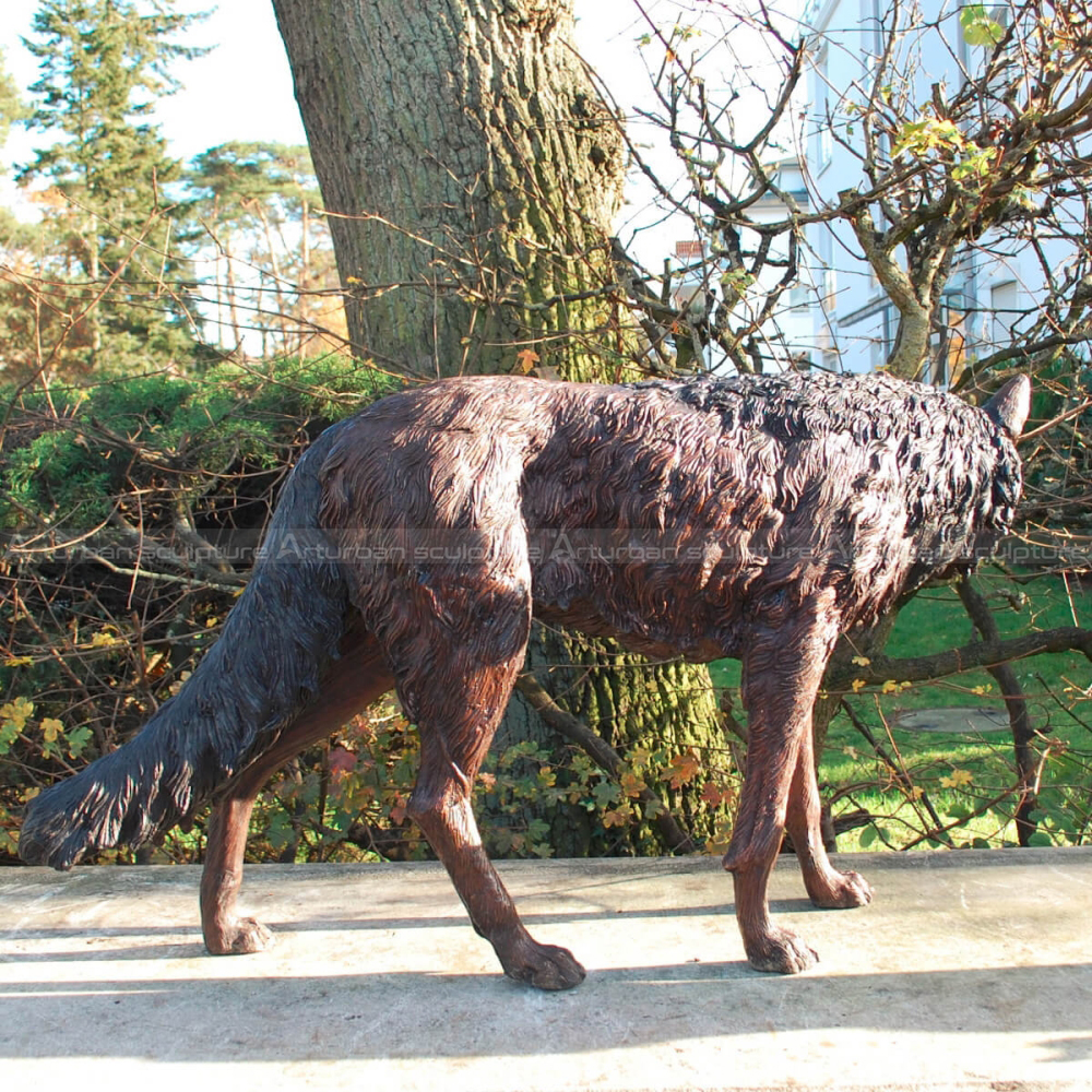 Wolf-Bronzeskulptur