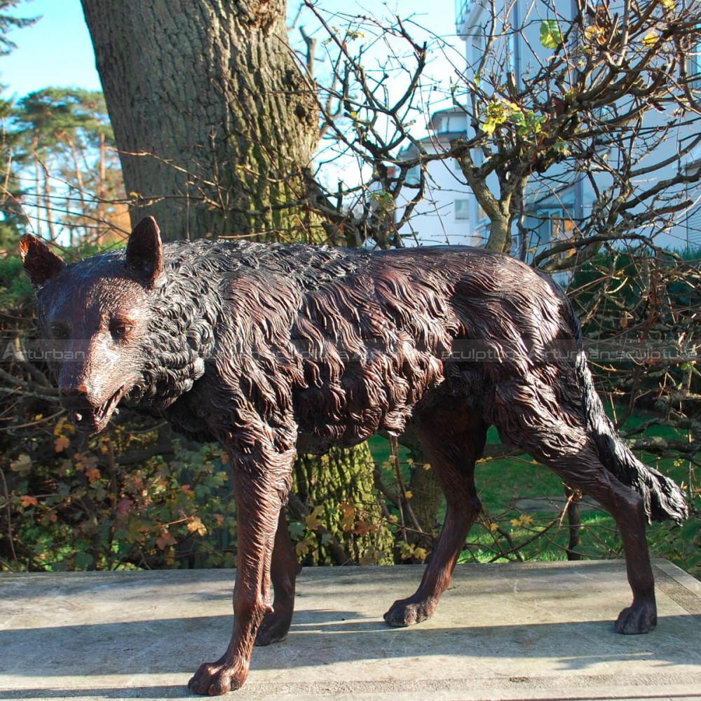 Wolf-Bronzeskulptur