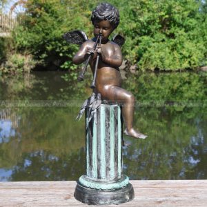 statua di cherubino in bronzo