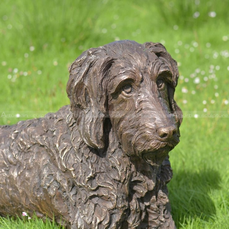 statue de jardin représentant un labradoodle
