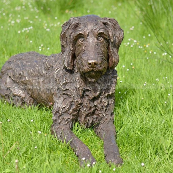statue de jardin représentant un labradoodle