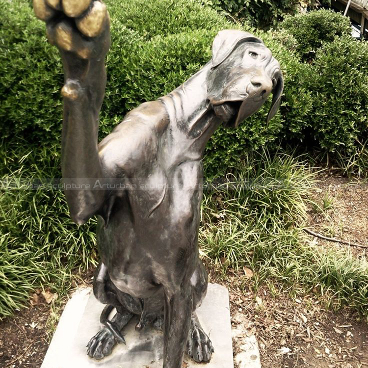 estátuas de cão de bronze em tamanho real