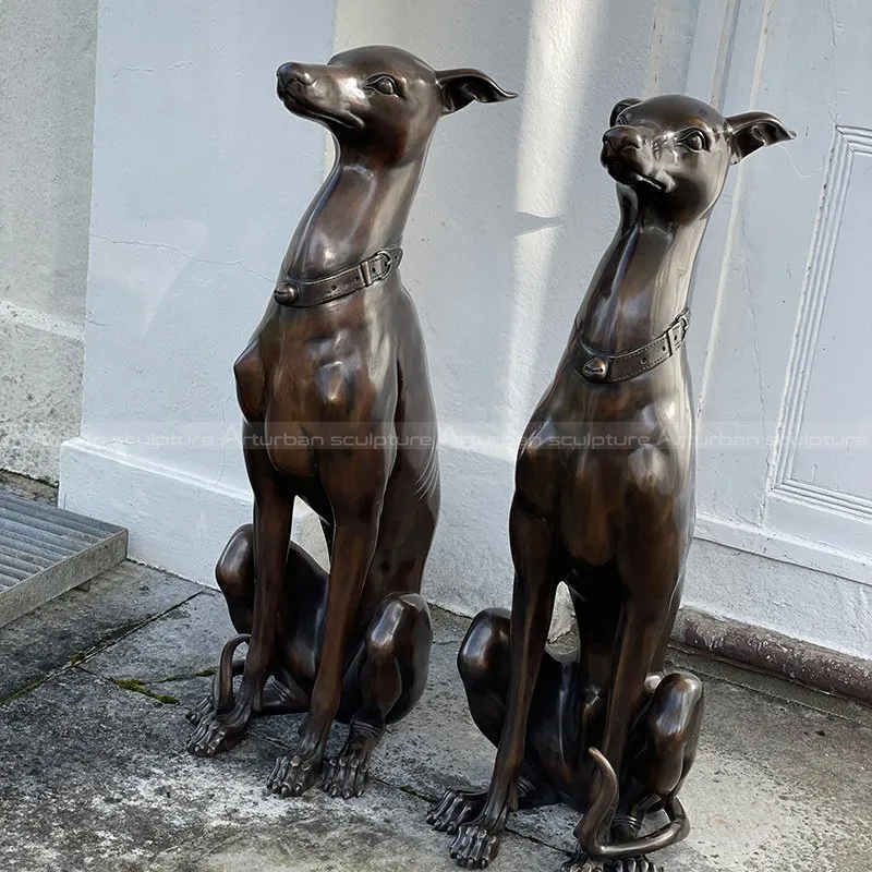 Bronzeskulptur eines Windhundes