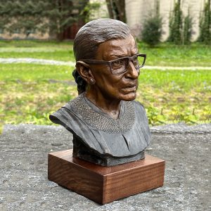 busto de Ruth Bader Ginsburg