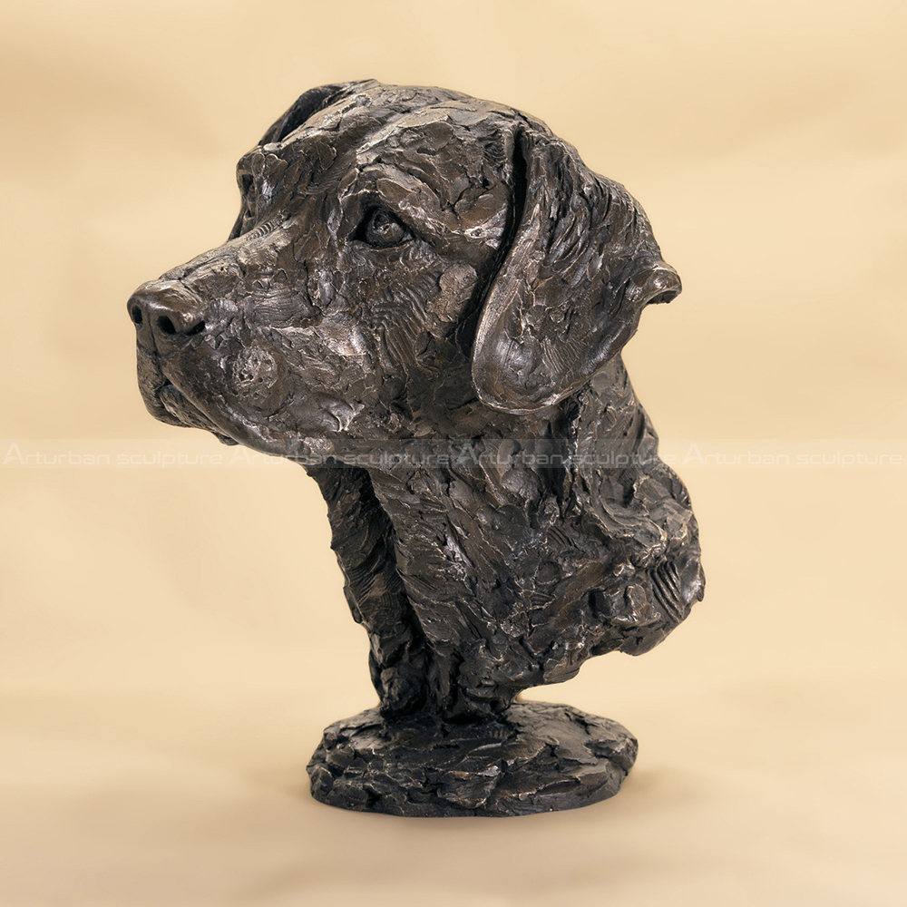 statua di busto di cane
