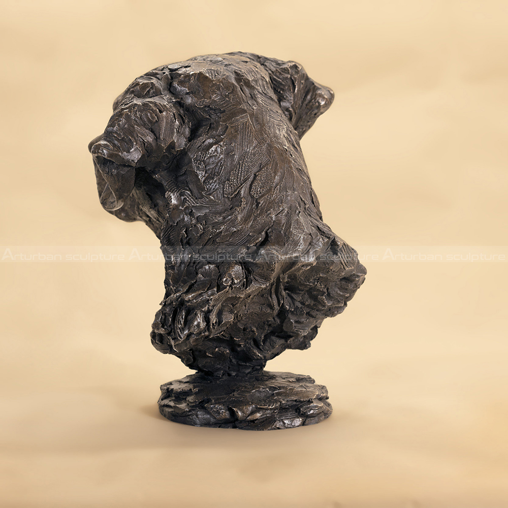 statua di busto di cane