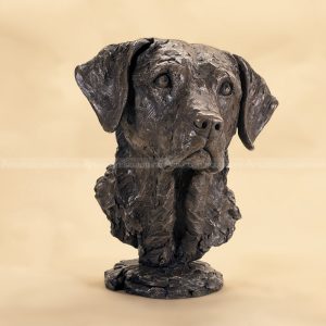 estátua de busto de cachorro