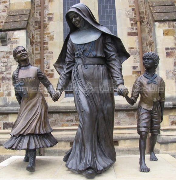 statua di madre teresa