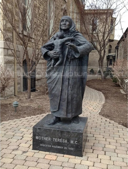 statua di madre teresa