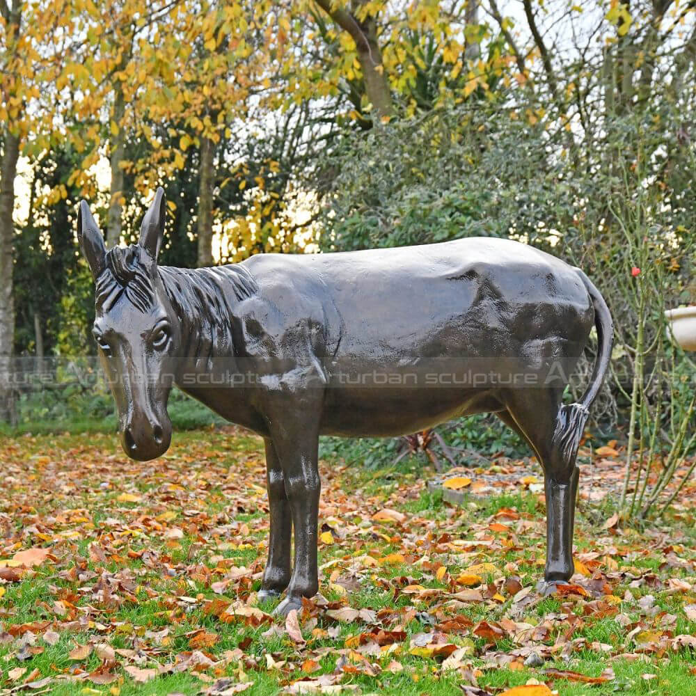 estátua do pátio do burro
