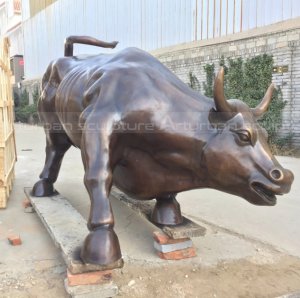 réplica da estátua do touro da wall street