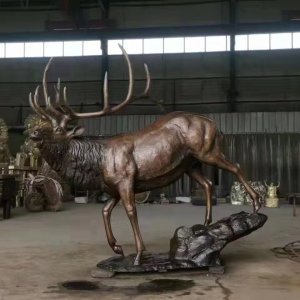 statue de cerf en bronze