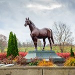 statua di cavallo in ottone