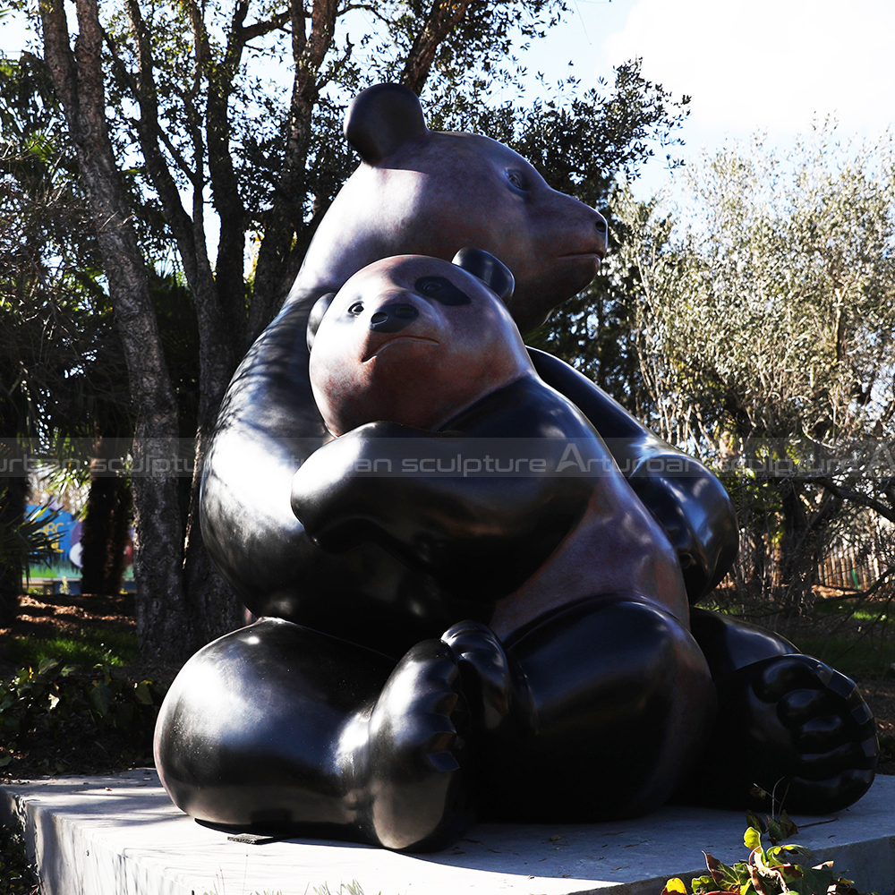 statue de panda en extérieur