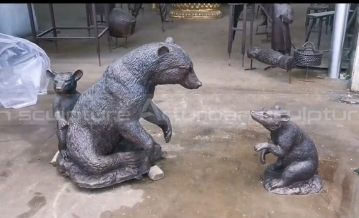 Statue d'ours grandeur nature