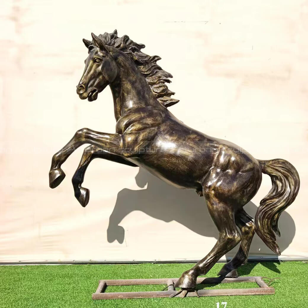 estátua de cavalo em tamanho real à venda