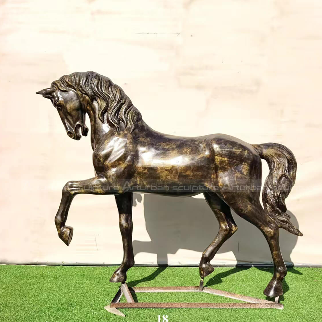 Estátua de cavalo em tamanho natural à venda