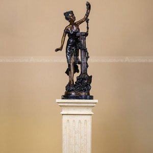 estatua de chica para jardín