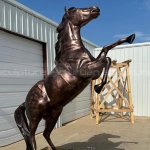 Gran estatua de caballo al aire libre en venta